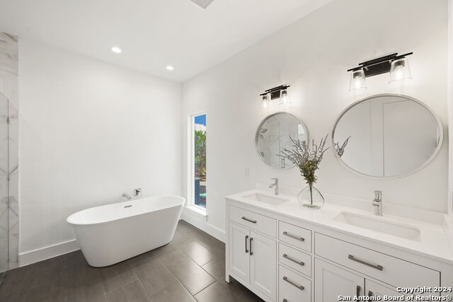 Listing photo id 17 for 410 Compass Rose