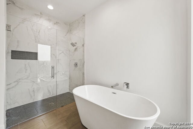 Listing photo id 18 for 410 Compass Rose