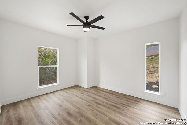 Listing photo id 21 for 410 Compass Rose
