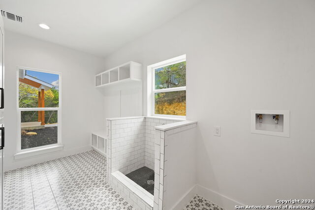 Listing photo id 22 for 410 Compass Rose