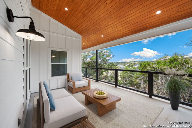 Listing photo id 23 for 410 Compass Rose