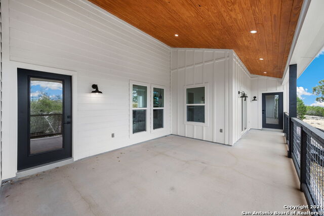 Listing photo id 25 for 410 Compass Rose
