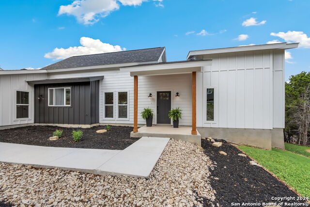 Listing photo id 2 for 410 Compass Rose