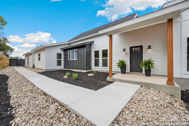 Listing photo id 3 for 410 Compass Rose