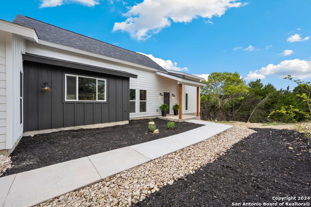 Listing photo id 4 for 410 Compass Rose