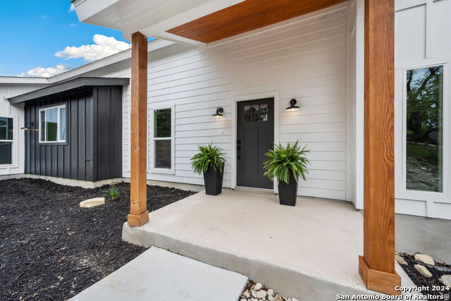 Listing photo id 5 for 410 Compass Rose