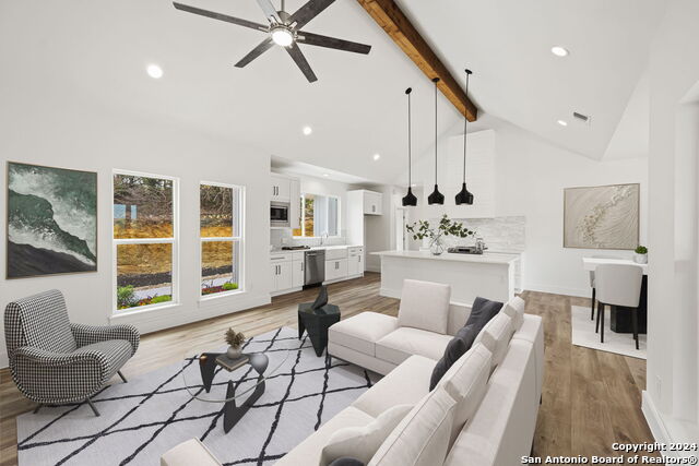 Listing photo id 7 for 410 Compass Rose