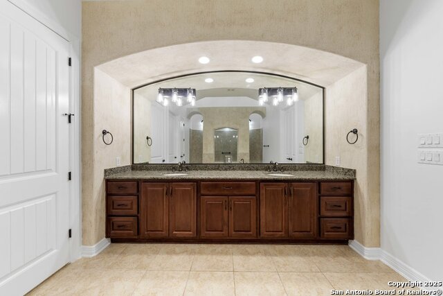 Image 13 of 31 For 23 Winthrop Downs