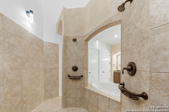 Image 16 of 31 For 23 Winthrop Downs