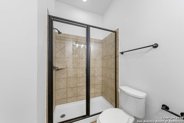 Image 23 of 31 For 23 Winthrop Downs