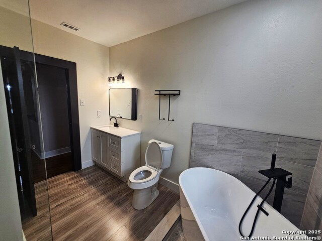 Listing photo id 10 for 624 Austin S