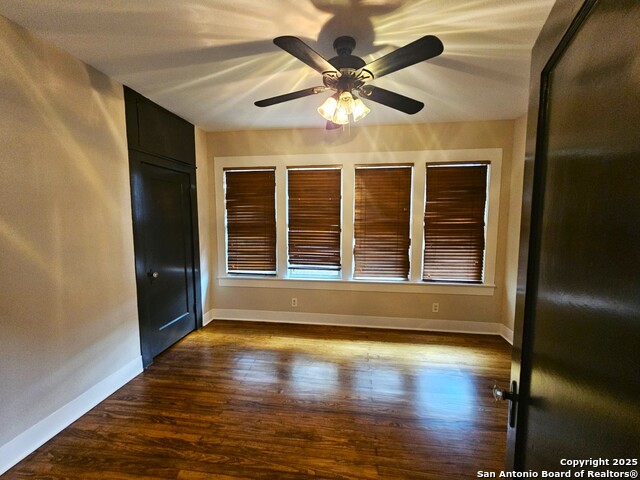 Listing photo id 12 for 624 Austin S