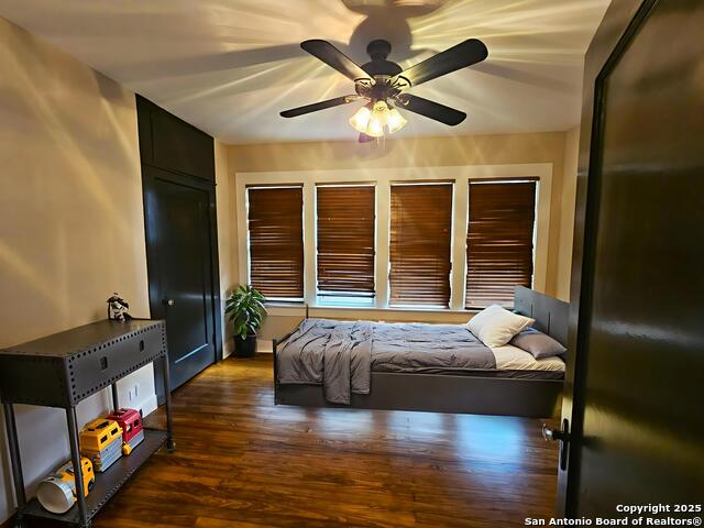 Listing photo id 0 for 624 Austin S