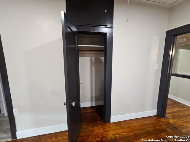 Listing photo id 18 for 624 Austin S