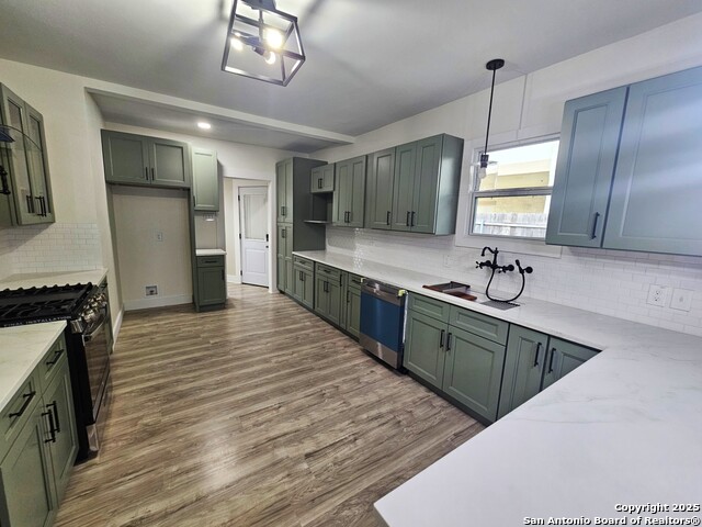 Listing photo id 22 for 624 Austin S