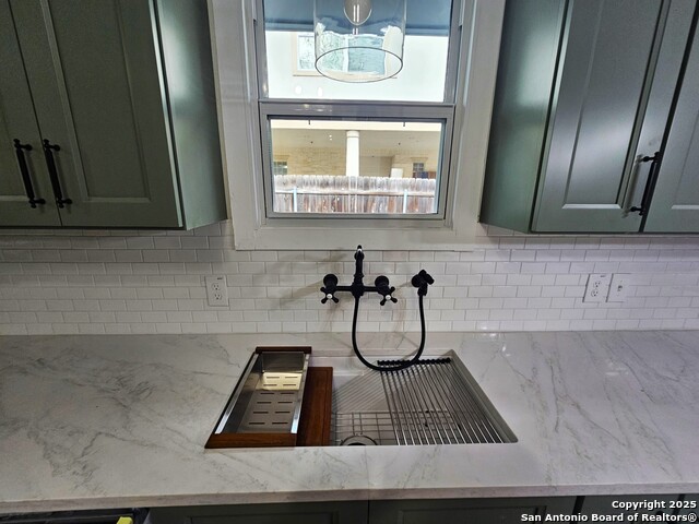 Listing photo id 23 for 624 Austin S