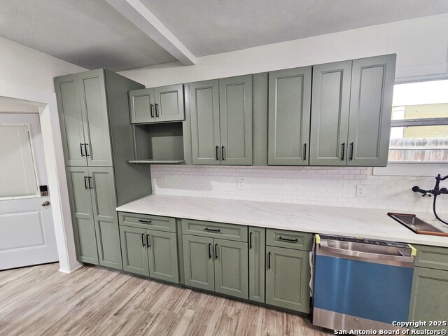 Listing photo id 25 for 624 Austin S