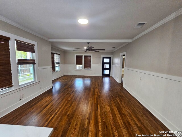 Listing photo id 26 for 624 Austin S