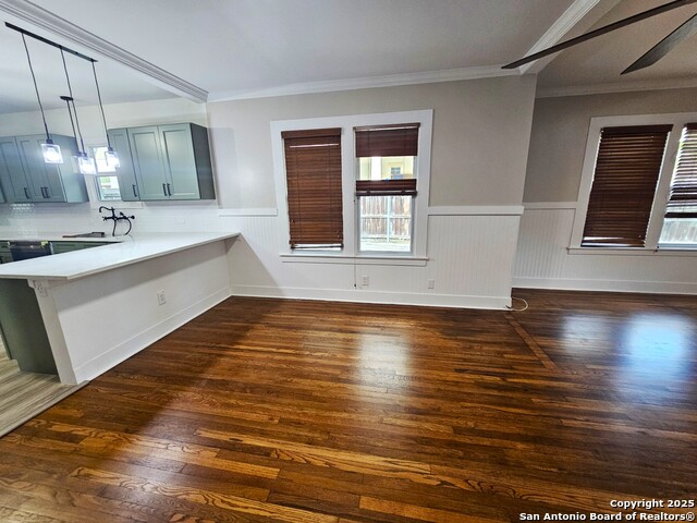 Listing photo id 28 for 624 Austin S