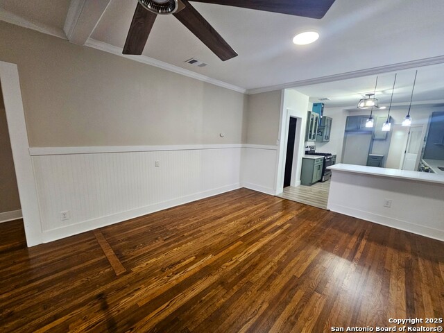 Listing photo id 29 for 624 Austin S