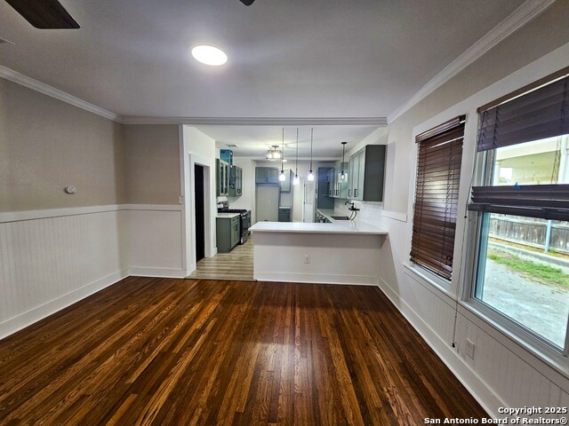 Listing photo id 30 for 624 Austin S