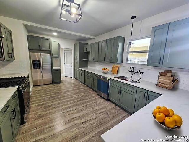 Listing photo id 2 for 624 Austin S