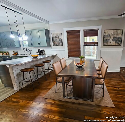 Listing photo id 4 for 624 Austin S