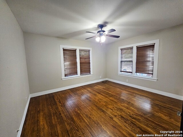 Listing photo id 6 for 624 Austin S