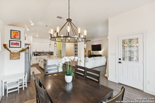 Listing photo id 10 for 390 Nightshade