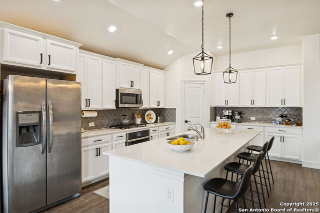 Listing photo id 11 for 390 Nightshade