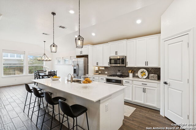 Listing photo id 12 for 390 Nightshade