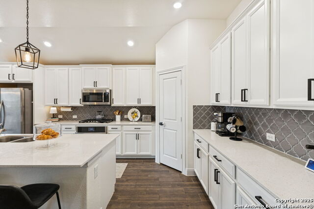 Listing photo id 13 for 390 Nightshade