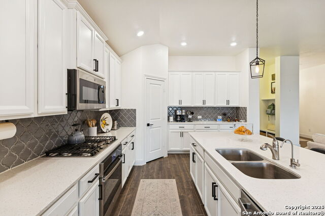 Listing photo id 15 for 390 Nightshade