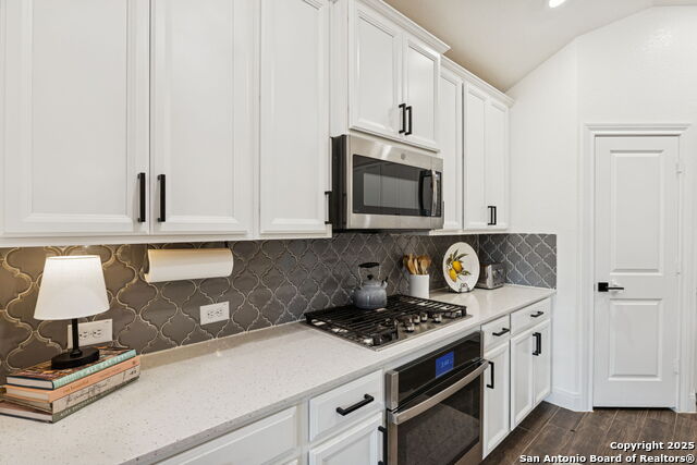 Listing photo id 16 for 390 Nightshade