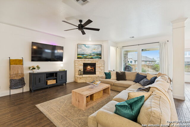 Listing photo id 5 for 390 Nightshade