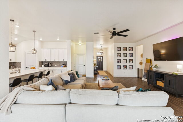 Listing photo id 7 for 390 Nightshade