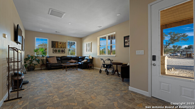 Listing photo id 10 for 9089 Fm 2673