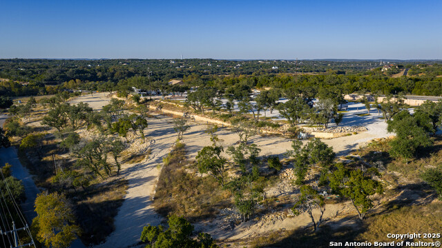 Listing photo id 14 for 9089 Fm 2673