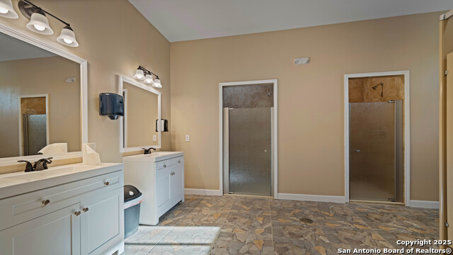 Listing photo id 15 for 9089 Fm 2673