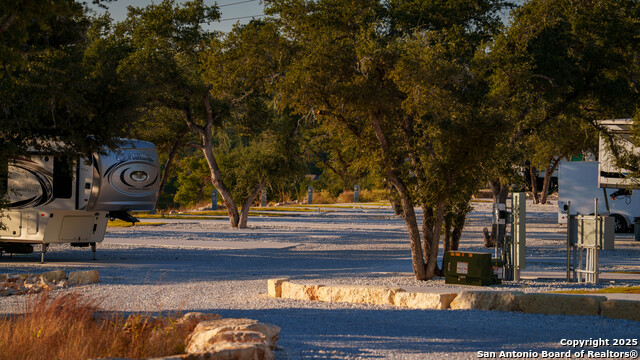 Listing photo id 17 for 9089 Fm 2673