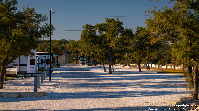 Listing photo id 18 for 9089 Fm 2673