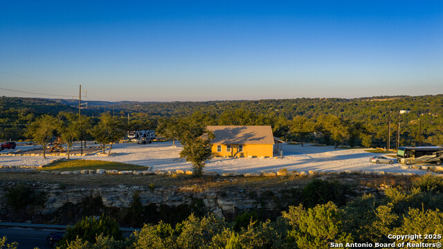 Listing photo id 21 for 9089 Fm 2673