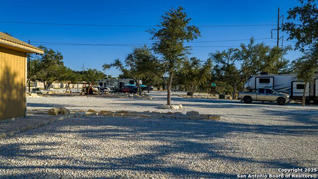 Listing photo id 31 for 9089 Fm 2673