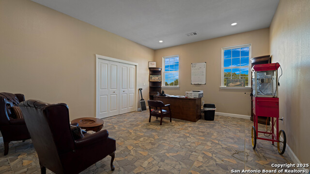 Listing photo id 39 for 9089 Fm 2673