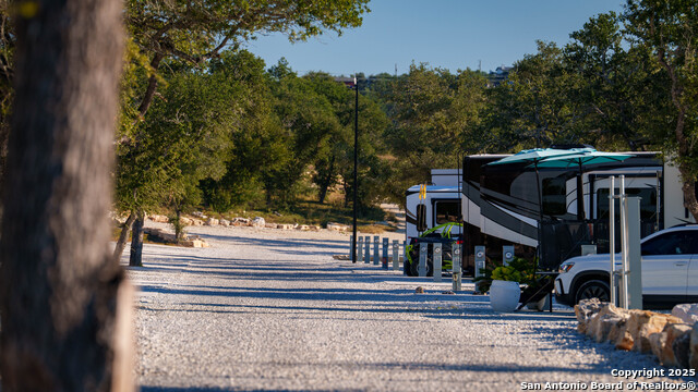 Listing photo id 41 for 9089 Fm 2673