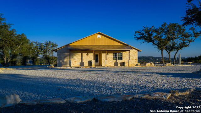 Listing photo id 43 for 9089 Fm 2673