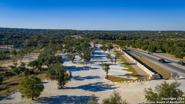 Listing photo id 3 for 9089 Fm 2673