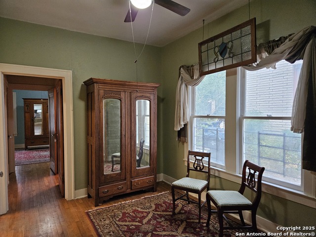 Image 11 of 43 For 215 Ridgewood Ct W