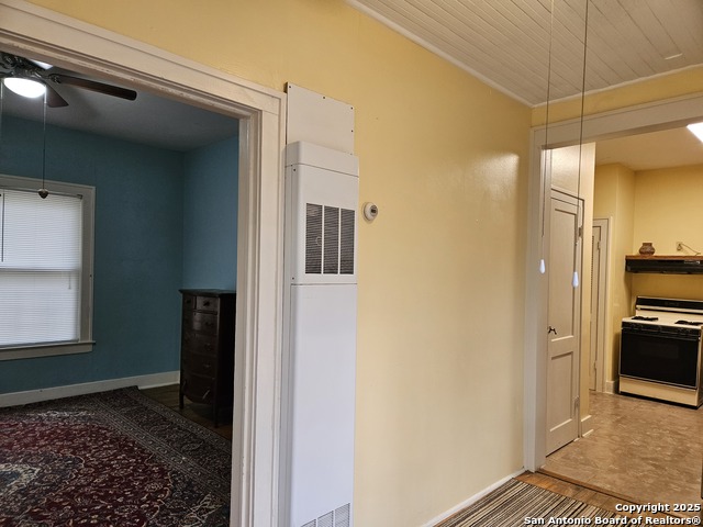 Image 12 of 43 For 215 Ridgewood Ct W