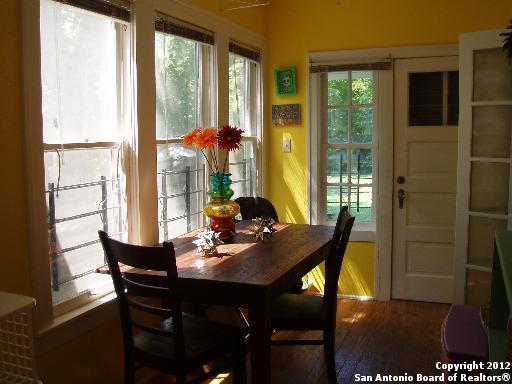 Image 14 of 43 For 215 Ridgewood Ct W